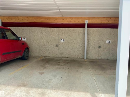 34 9914 80 Avenue, Edmonton, AB - Indoor Photo Showing Garage