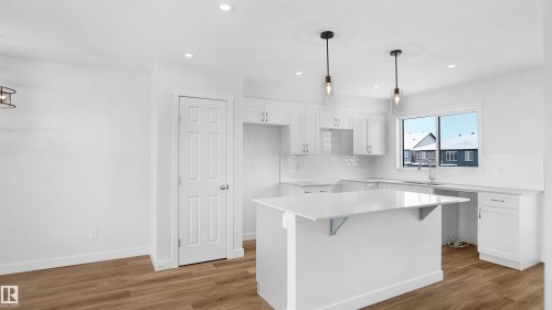 625 176 Avenue, Edmonton, AB - Indoor Photo Showing Kitchen With Upgraded Kitchen