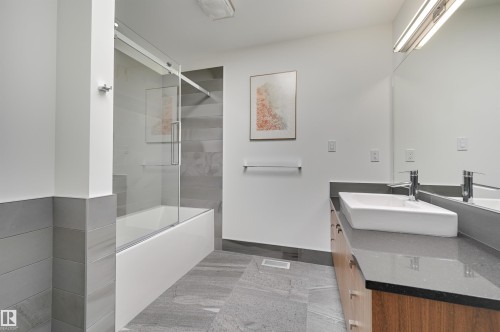 50 Sylvancroft Lane, Edmonton, AB - Indoor Photo Showing Bathroom