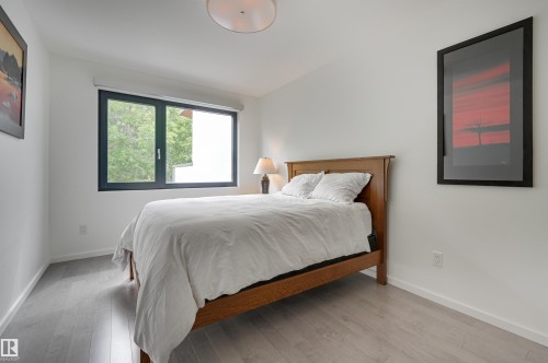 50 Sylvancroft Lane, Edmonton, AB - Indoor Photo Showing Bedroom