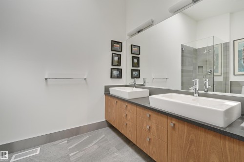 50 Sylvancroft Lane, Edmonton, AB - Indoor Photo Showing Bathroom