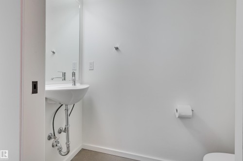 50 Sylvancroft Lane, Edmonton, AB - Indoor Photo Showing Bathroom