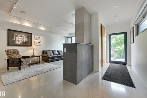 50 Sylvancroft Lane, Edmonton, AB - Indoor Photo Showing Other Room