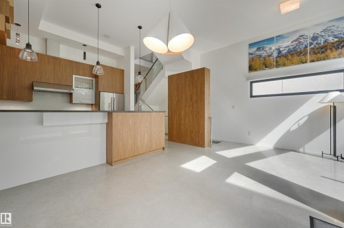 50 Sylvancroft Lane, Edmonton, AB - Indoor Photo Showing Kitchen