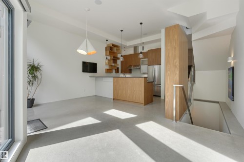 50 Sylvancroft Lane, Edmonton, AB - Indoor Photo Showing Kitchen