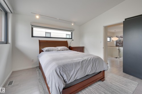 50 Sylvancroft Lane, Edmonton, AB - Indoor Photo Showing Bedroom