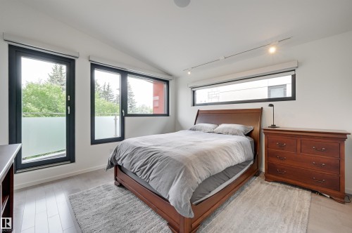 50 Sylvancroft Lane, Edmonton, AB - Indoor Photo Showing Bedroom