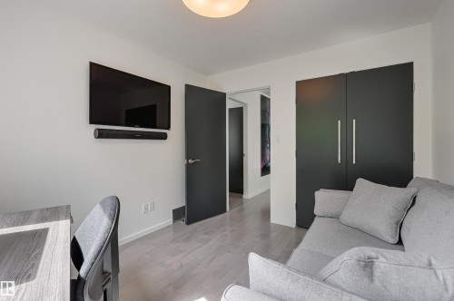 50 Sylvancroft Lane, Edmonton, AB - Indoor Photo Showing Living Room