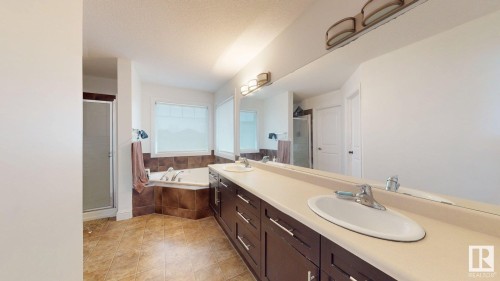 5440 1A Avenue, Edmonton, AB - Indoor Photo Showing Bathroom