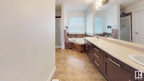 5440 1A Avenue, Edmonton, AB - Indoor Photo Showing Bathroom