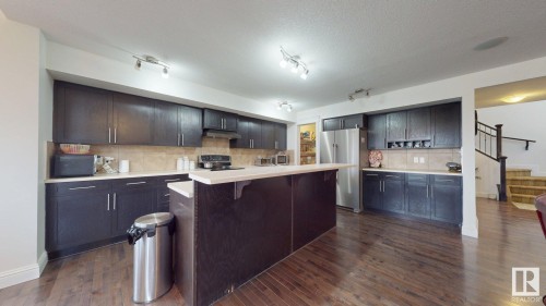 5440 1A Avenue, Edmonton, AB - Indoor Photo Showing Kitchen