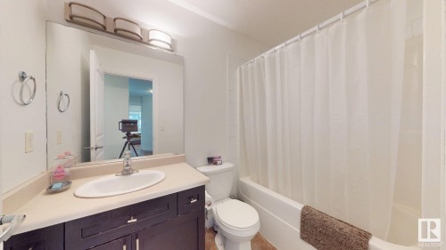 5440 1A Avenue, Edmonton, AB - Indoor Photo Showing Bathroom