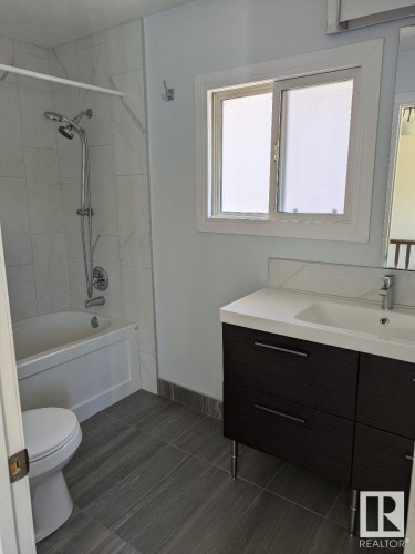 11242 95A Street, Edmonton, AB - Indoor Photo Showing Bathroom