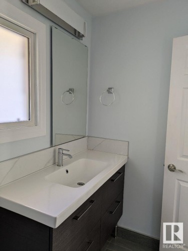 11242 95A Street, Edmonton, AB - Indoor Photo Showing Bathroom