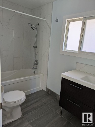 11242 95A Street, Edmonton, AB - Indoor Photo Showing Bathroom