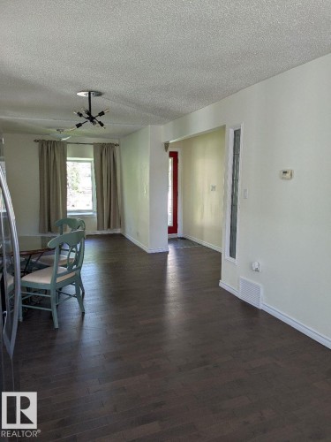 11242 95A Street, Edmonton, AB - Indoor