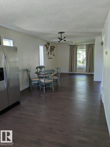 11242 95A Street, Edmonton, AB - Indoor