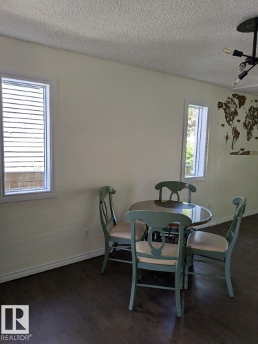 11242 95A Street, Edmonton, AB - Indoor Photo Showing Dining Room