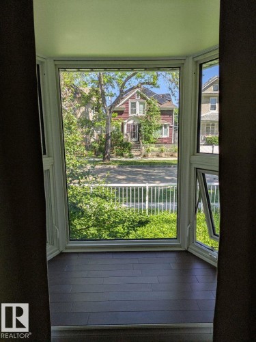 11242 95A Street, Edmonton, AB - Indoor