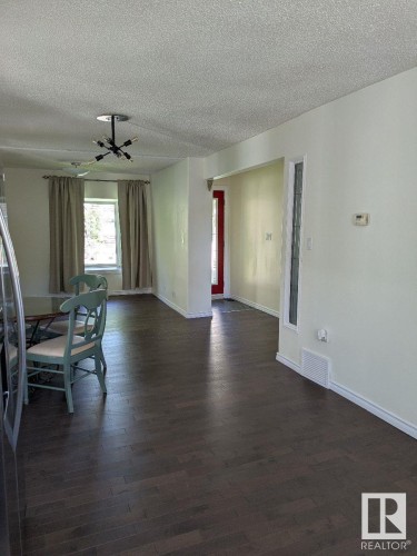 11242 95A Street, Edmonton, AB - Indoor