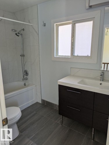 11242 95A Street, Edmonton, AB - Indoor Photo Showing Bathroom