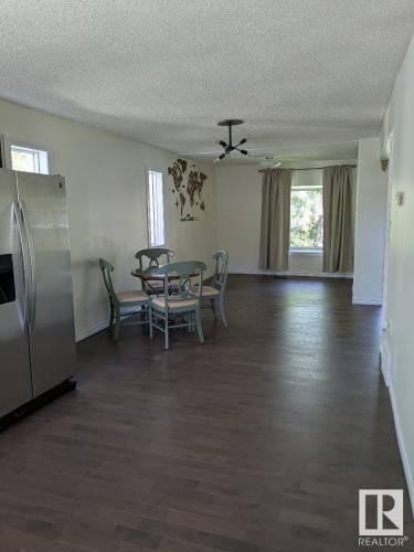 11242 95A Street, Edmonton, AB - Indoor