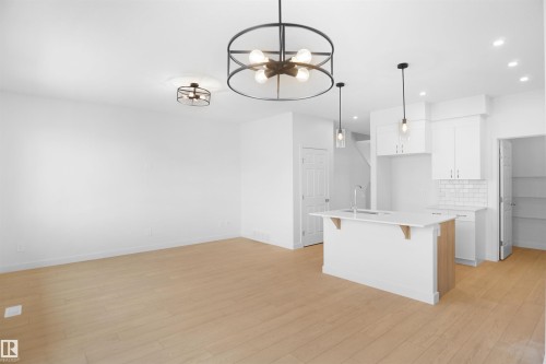 4635 Kinsella Landing, Edmonton, AB - Indoor Photo Showing Kitchen