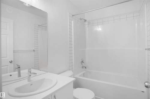 8735 183 Avenue, Edmonton, AB - Indoor Photo Showing Bathroom