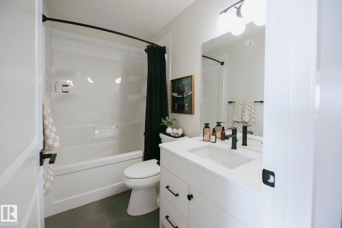 9079 Elves Loop, Edmonton, AB - Indoor Photo Showing Bathroom