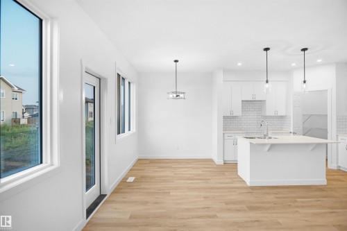 22920 82 Avenue, Edmonton, AB - Indoor Photo Showing Kitchen With Upgraded Kitchen