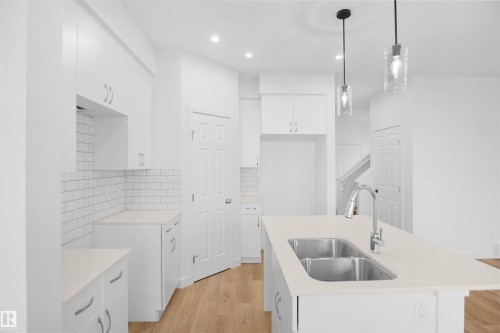 22920 82 Avenue, Edmonton, AB - Indoor Photo Showing Kitchen With Double Sink