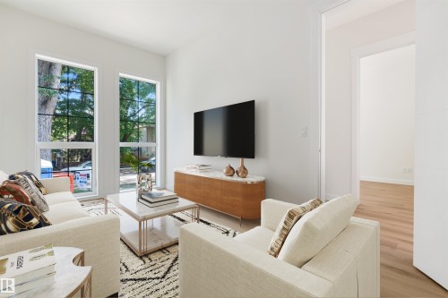 9807 90 Avenue, Edmonton, AB - Indoor Photo Showing Other Room