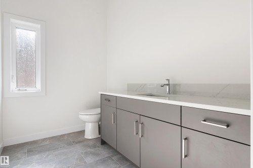 9807 90 Avenue, Edmonton, AB - Indoor Photo Showing Bathroom