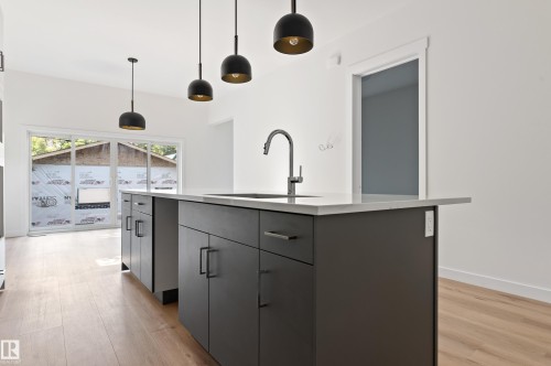 9807 90 Avenue, Edmonton, AB - Indoor Photo Showing Kitchen