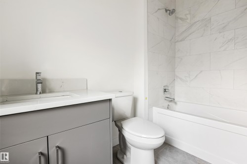 9807 90 Avenue, Edmonton, AB - Indoor Photo Showing Bathroom