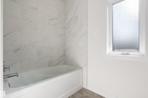 9807 90 Avenue, Edmonton, AB - Indoor Photo Showing Bathroom