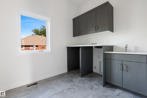 9807 90 Avenue, Edmonton, AB - Indoor