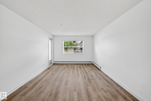 121 17404 64 Avenue, Edmonton, AB - Indoor Photo Showing Other Room