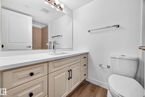 121 17404 64 Avenue, Edmonton, AB - Indoor Photo Showing Bathroom
