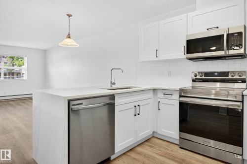 121 17404 64 Avenue, Edmonton, AB - Indoor Photo Showing Kitchen