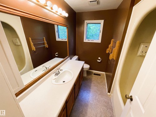 #32 47018 Twp Rd 604A, Rural Bonnyville M.D., AB - Indoor Photo Showing Bathroom