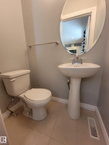 1-4 8514 83 Avenue, Edmonton, AB - Indoor Photo Showing Bathroom