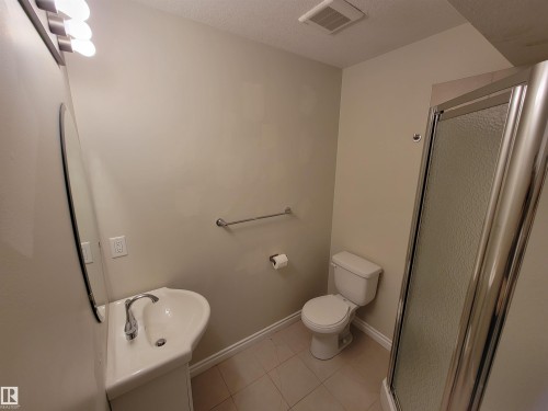 1-4 8514 83 Avenue, Edmonton, AB - Indoor Photo Showing Bathroom