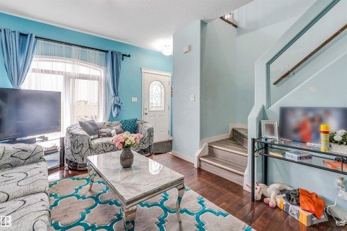 5108 146 Avenue, Edmonton, AB - Indoor Photo Showing Living Room