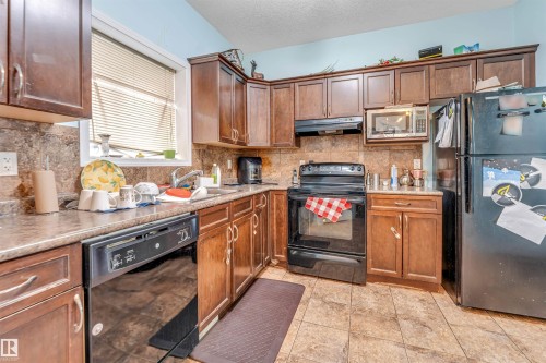 5108 146 Avenue, Edmonton, AB - Indoor Photo Showing Kitchen