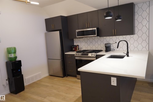 5557 Schonsee Drive, Edmonton, AB - Indoor Photo Showing Kitchen