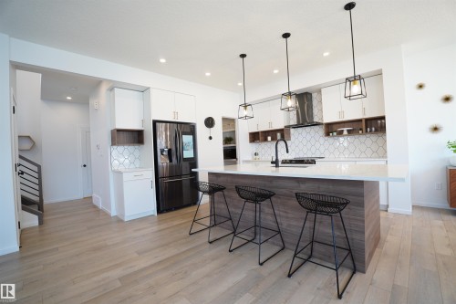 5557 Schonsee Drive, Edmonton, AB - Indoor Photo Showing Kitchen With Upgraded Kitchen