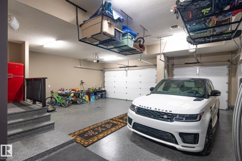 2767 Wheaton Drive, Edmonton, AB - Indoor Photo Showing Garage
