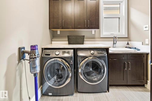 2767 Wheaton Drive, Edmonton, AB - Indoor Photo Showing Laundry Room