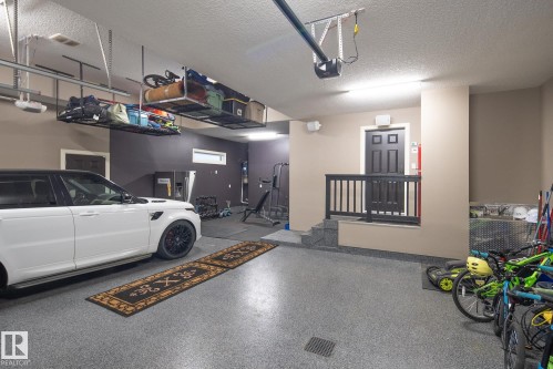 2767 Wheaton Drive, Edmonton, AB - Indoor Photo Showing Garage